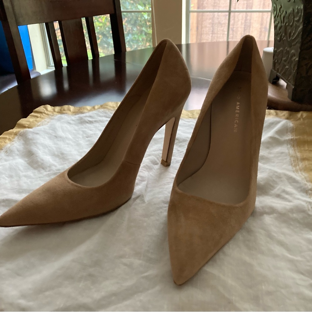 Good American Icon Suede pump, Camel/Nude, sz7*EUC ORIGINAL list 7/8 close to 8